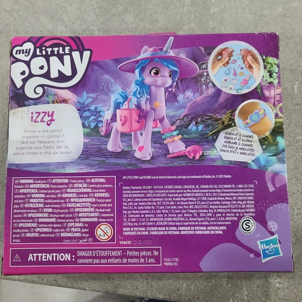 Hasbro My Little Pony Izzy MoonBow Color Changing Tea Party & Crystal Adventure